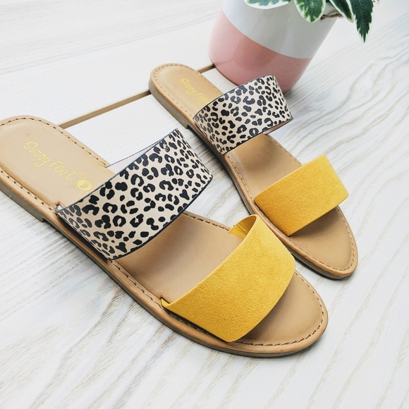 FINAL SALE 🆕🌿LEOPARD PRINT SANDALS🌿 - Picture 2 of 7